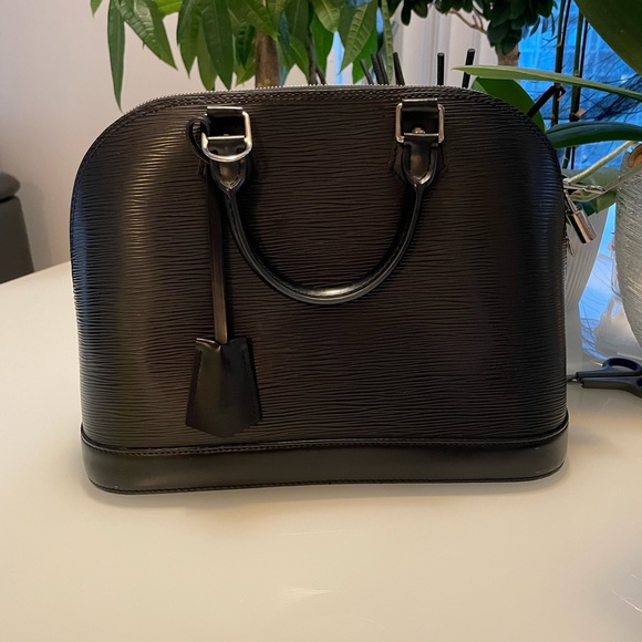 Authentic preloved ALMA PM SHW - Picture 1 of 6